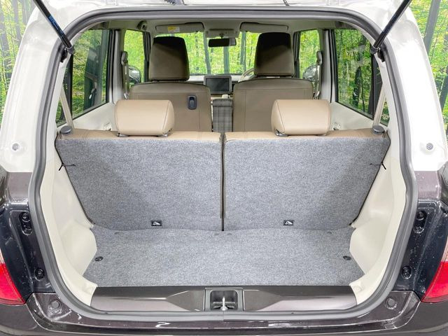 ���i�̂���������ʋ΁A���}���ɏ\���ȉ׎��X�y�[�X���m�ۂ��Ă���܂��B�Z�J���h�V�[�g��|���ƁA�傫�ȉו��̐ύڂ��\�ł���