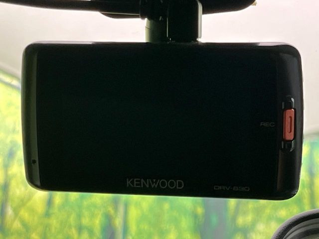 【ドライブレコーダー】安心・安全なカーライフに必須のドライブレコーダーを装備!走行中はもちろん、あおり運転や事故に遭遇した際の状況も映像で記録し、万一のリスクに備えます。