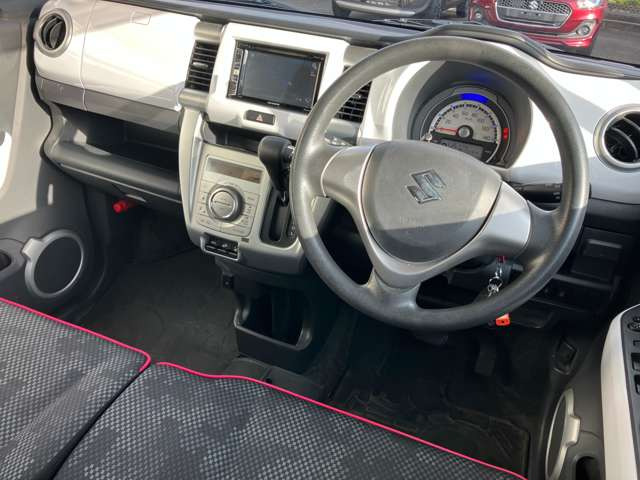 ★内装は専門業者によるルームクリーニング施工★シート・天井・ダッシュボード等のシミや汚れも綺麗に清掃してあります!清潔で気持ちいい★