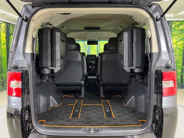 普段のお買い物や通勤、送迎等に十分な荷室スペースを確保しております。セカンドシートを倒すと、大きな荷物の積載も可能です♪