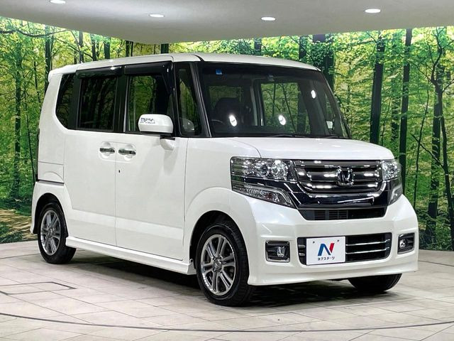 高透明度のガラス皮膜で撥水はもちろん、上質なツヤ・光沢を実現。紫外線や酸性雨から大切な愛車を保護し、色あせ・劣化を防止。「弾スプラッシュコート」、「弾プリミッサコート」からお選びいただけます。