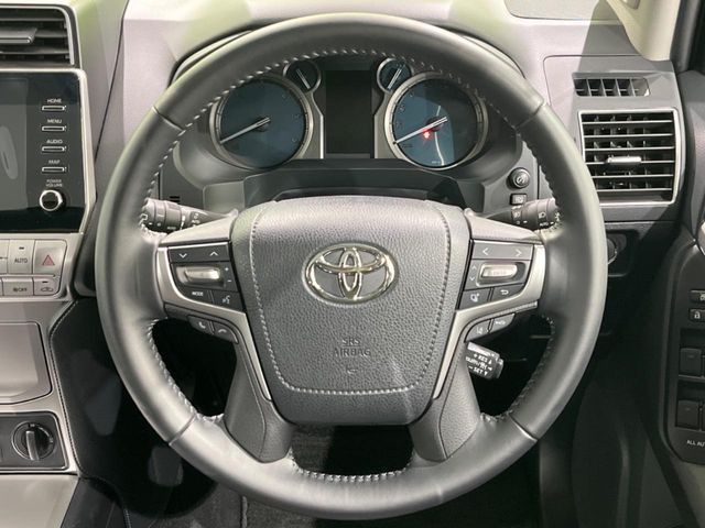 �y�����v�����X�e�A�����O�z�㎿�Ȋv���g�p���邱�ƂŁA��ɂ����������݂ƂĂ��^�]���₷���n���h���ł���