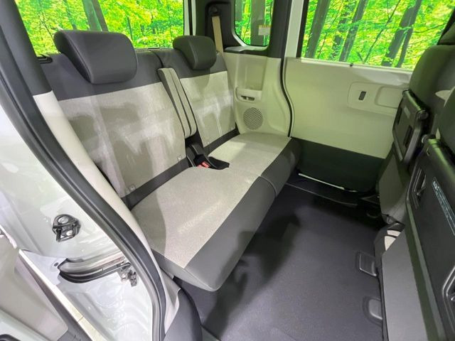 高品質なオリジナルフロアマットもオプションにてご用意しております。お好きなデザインやカラーをお車に合わせて選んでいただくことができます♪