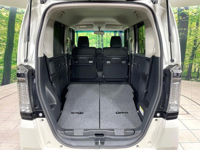 積み下ろしのしやすいデッキにはたっぷりと荷物を積み込んでいただけます。遊びから仕事まで、様々なシーンで頼れます♪