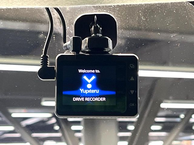 【ドライブレコーダー】安心・安全なカーライフに必須のドライブレコーダーを装備!走行中はもちろん、あおり運転や事故に遭遇した際の状況も映像で記録し、万一のリスクに備えます。