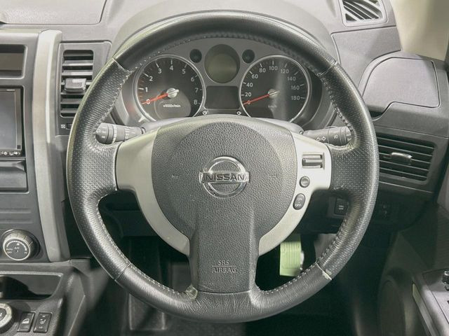 �y�����v�����X�e�A�����O�z�㎿�Ȋv���g�p���邱�ƂŁA��ɂ����������݂ƂĂ��^�]���₷���n���h���ł���