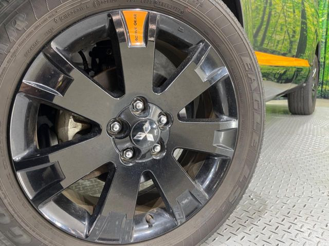 【純正アルミホイール】外観にマッチした純正アルミホイールを装着しております。各種社外アルミホイールや、スタッドレスタイヤも取扱いしております。是非ご相談ください♪