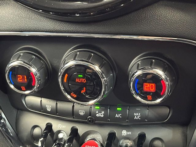 ●デュアルオートエアコン:運転席・助手席それぞれで温度設定が可能な独立式オートエアコンを標準装備しております!