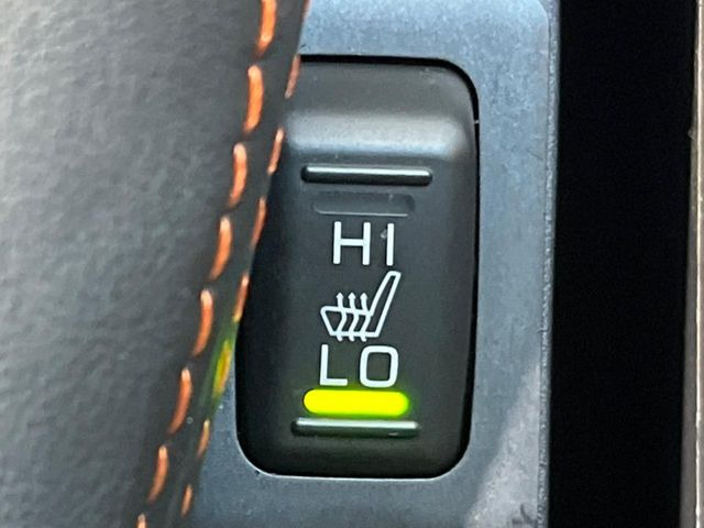 【シートヒーター】寒い日に重宝するシートヒーター!エアコンより早く温まってくれるので寒がりの人も安心ですね♪エアコンの温風は乾燥するから苦手、という方にもをおすすめです。