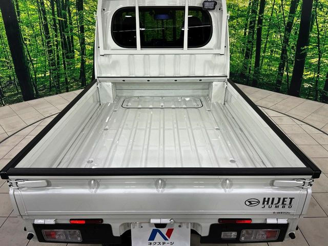 積み下ろしのしやすいデッキにはたっぷりと荷物を積み込んでいただけます。遊びから仕事まで、様々なシーンで頼れます♪