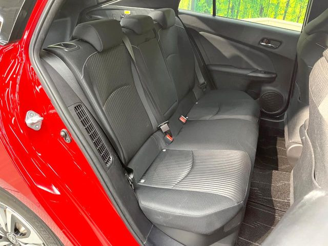 後部座席も気になるようなキズ・汚れやへたり等、大きなダメージはなく、良好な状態です。