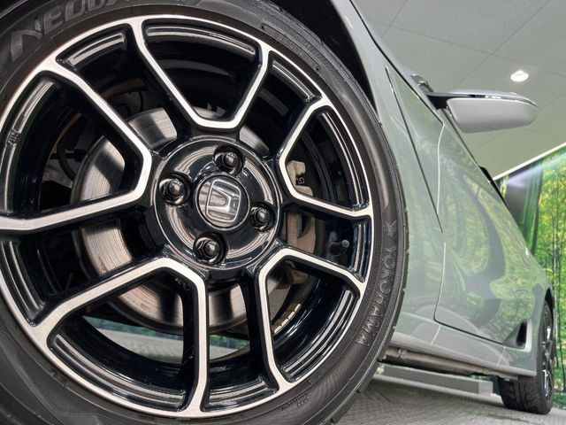 �y�����A���~�z�C�[���z�O�ςɃ}�b�`���������A���~�z�C�[���𑕒����Ă���܂��B�e��ЊO�A���~�z�C�[����A�X�^�b�h���X�^�C�����戵�����Ă���܂��B���񂲑��k����������