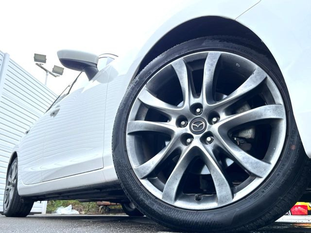 【純正19インチアルミホイール】外観にマッチした純正アルミホイールを装着しております。各種社外アルミホイールや、スタッドレスタイヤも取扱いしております。是非ご相談ください♪