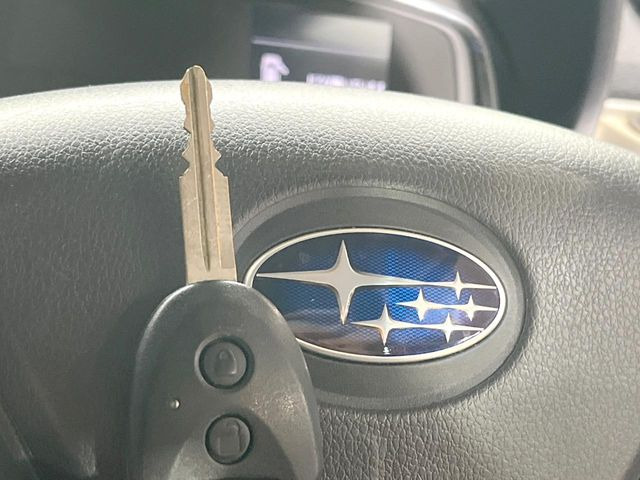 【キーレス】少し離れた場所からでもボタン一つでドアの開錠・施錠ができるのでとっても便利!ドアの鍵穴周りに傷をつけることもありません♪