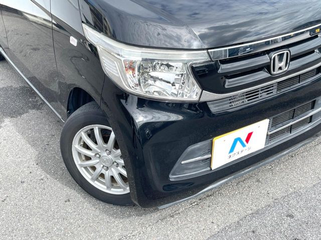 【HIDヘッドライト】非常に明るく前方を照らしてくれるので、悪天候や夜間の走行時も視界良好で安心してお乗りいただけます。