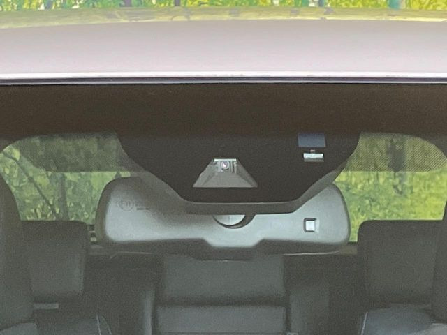 【トヨタセーフティセンス】走行中に前方の車両等を認識し、衝突しそうな時は警報とブレーキで衝突回避と被害軽減をアシスト。より安全にドライブをお楽しみいただけます。