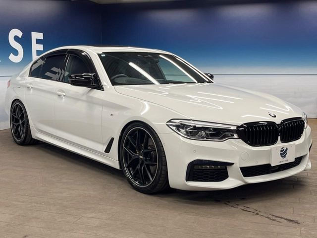 ●無料付帯の保証の他、安心の最長3年・走行無制限保証(有償)をご用意。輸入車を安心してお楽しみいただける様、保証内容も充実はもちろん、無料点検&オイル交換やロードサービスも付帯しております。