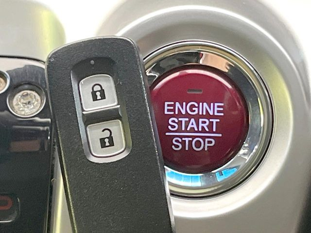 �yHonda�X�}�[�g�L�[�z�J�o����|�P�b�g�ɓ��ꂽ�܂܂ł��h�A�̎{���E�������\�ȃX�}�[�g�L�[�𑕔��B�G���W���̃I���E�I�t�����J�M�����o���K�v����������Ƃ��Ă��֗��ł���