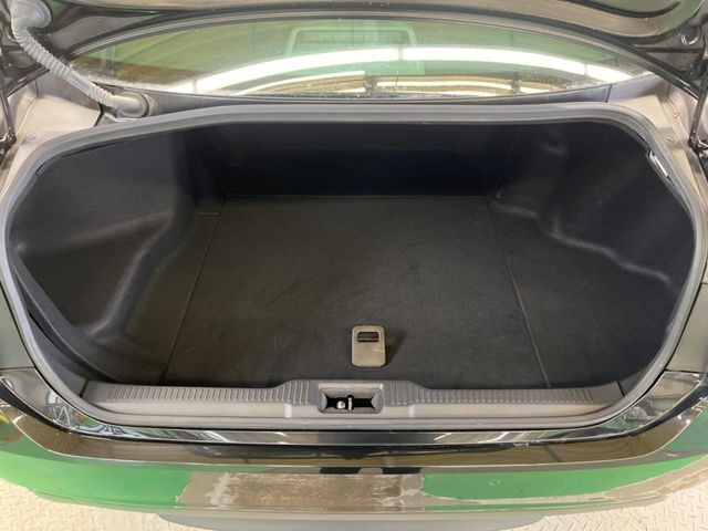 『車を購入した後の車検やメンテナンス、キズを直す板金、事故受付まで承ります。愛車についてのご相談はすべて当店にお任せください。』