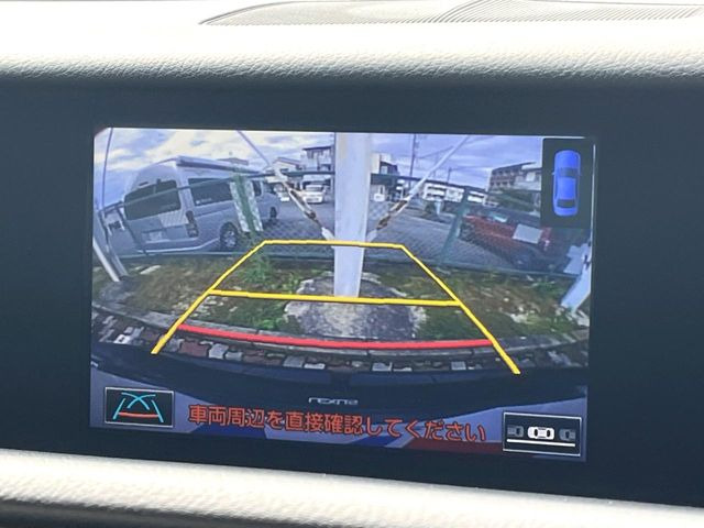 【バックカメラ】駐車時に後方がリアルタイム映像で確認できます。大型商業施設や立体駐車場での駐車時や、夜間のバック時に大活躍!運転スキルに関わらず、今や必須となった装備のひとつです!