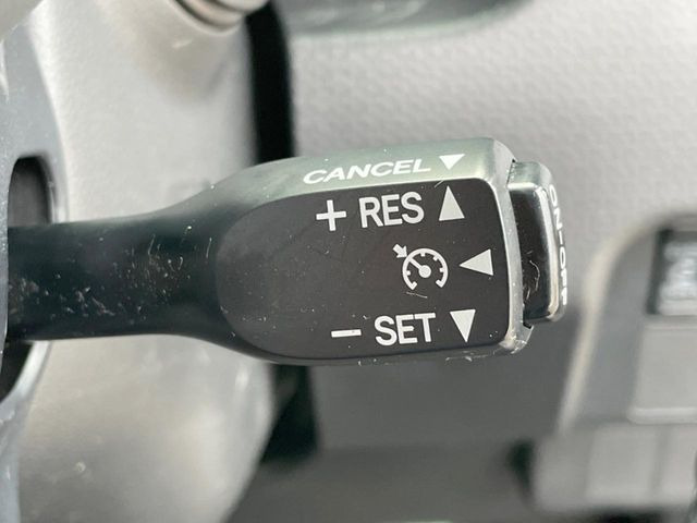 【クルーズコントロール】高速道路もラクラク走行。アクセルを離しても一定速度で走行ができ、長距離運転時の負担を軽減!加速・減速も簡単なスイッチ操作で調整できます。