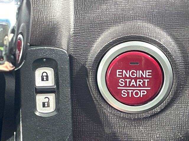 �yHonda�X�}�[�g�L�[�z�J�o����|�P�b�g�ɓ��ꂽ�܂܂ł��h�A�̎{���E�������\�ȃX�}�[�g�L�[�𑕔��B�G���W���̃I���E�I�t�����J�M�����o���K�v����������Ƃ��Ă��֗��ł���