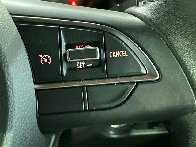 【クルーズコントロール】高速道路もラクラク走行。アクセルを離しても一定速度で走行ができ、長距離運転時の負担を軽減!加速・減速も簡単なスイッチ操作で調整できます。