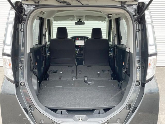 普段のお買い物や通勤、送迎等に十分な荷室スペースを確保しております。セカンドシートを倒すと、大きな荷物の積載も可能です♪