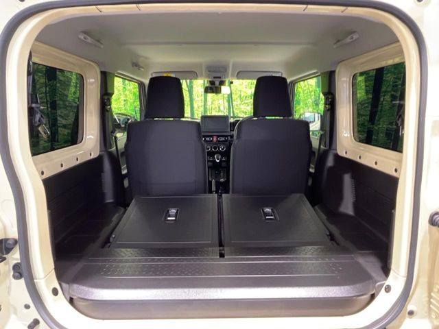 普段のお買い物や通勤、送迎等に十分な荷室スペースを確保しております。セカンドシートを倒すと、大きな荷物の積載も可能です♪