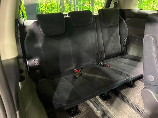 3列目シートはもちろん状態良好☆大人でもゆったりと座って頂けますので、大人数でのお出かけもラクラクです♪ご家族で、気の知れた仲間で、ドライブに行くのが楽しみですね♪