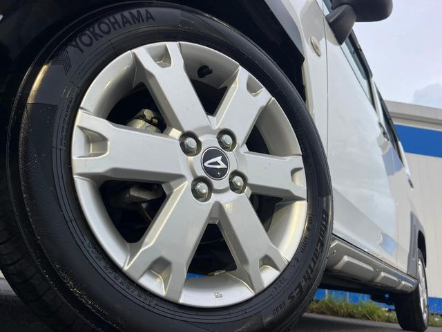 �y�����A���~�z�C�[���z�O�ςɃ}�b�`���������A���~�z�C�[���𑕒����Ă���܂��B�e��ЊO�A���~�z�C�[����A�X�^�b�h���X�^�C�����戵�����Ă���܂��B���񂲑��k����������