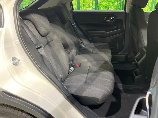 後部座席も気になるようなキズ・汚れやへたり等、大きなダメージはなく、良好な状態です。