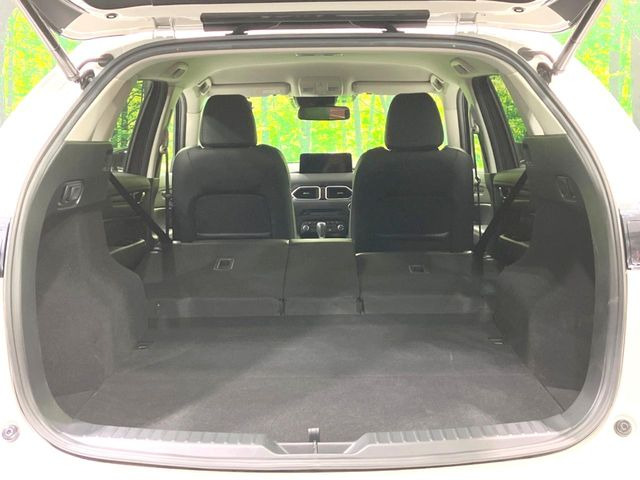 後席を格納すると、これだけの広さが!シーンに合わせたシートアレンジで、大きな荷物も積むことが出来ます♪