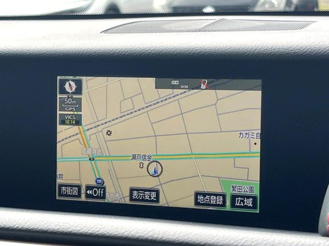 【メーカー純正ナビ】インテリアに溶け込むスタイリッシュな「専用設計」メーカーナビを装備♪視認性や操作性など基本性能にも優れ、より上質なカーライフをお楽しみいただけます。