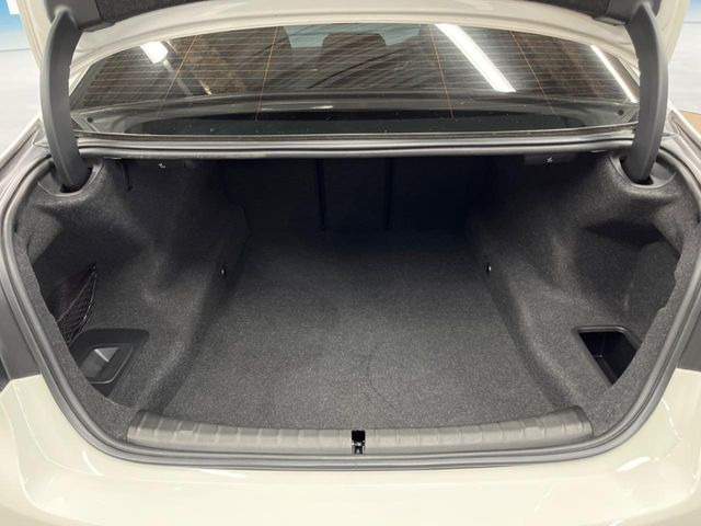 ●トランクルーム:趣味が広がる収容スペース!これだけの広さがあればお買い物やレジャーなどにも最適です!使用感も少なくきれいな状態を維持しております。