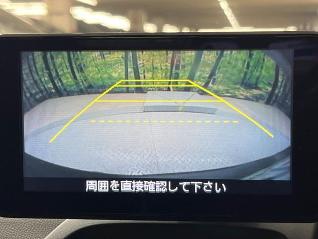 【バックカメラ】駐車時に後方がリアルタイム映像で確認できます。大型商業施設や立体駐車場での駐車時や、夜間のバック時に大活躍!運転スキルに関わらず、今や必須となった装備のひとつです!
