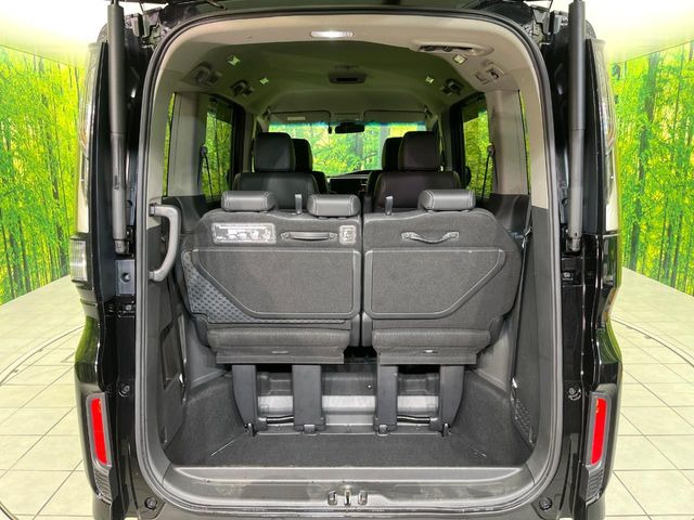 普段のお買い物や通勤、送迎等に十分な荷室スペースを確保しております。セカンドシートを倒すと、大きな荷物の積載も可能です♪