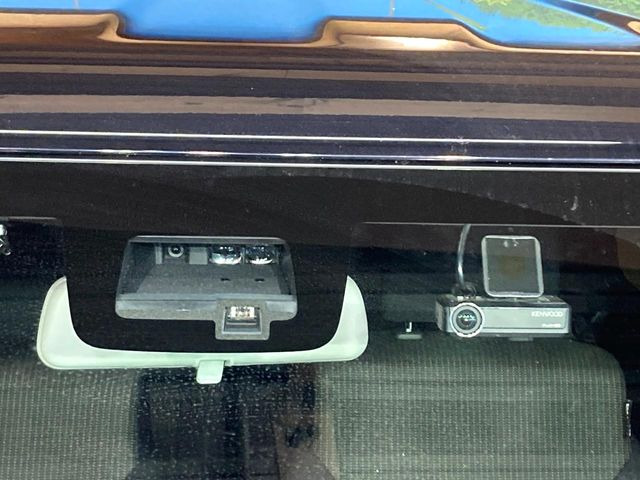 【ドライブレコーダー】安心・安全なカーライフに必須のドライブレコーダーを装備!走行中はもちろん、あおり運転や事故に遭遇した際の状況も映像で記録し、万一のリスクに備えます。