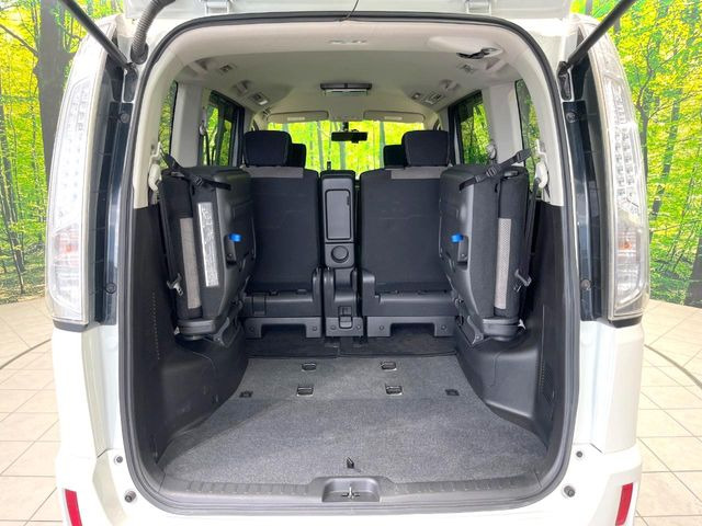 ���i�̂���������ʋ΁A���}���ɏ\���ȉ׎��X�y�[�X���m�ۂ��Ă���܂��B�Z�J���h�V�[�g��|���ƁA�傫�ȉו��̐ύڂ��\�ł���