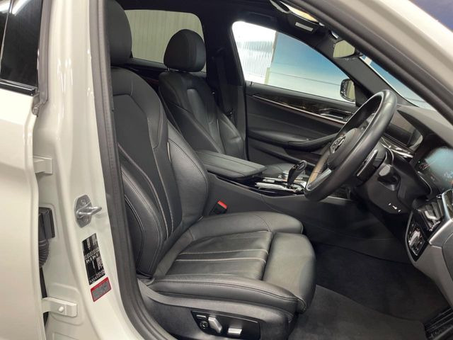 ●レザーシート:高級感漂うブラックレザーシートは、使用感も少なく良好なコンディションを保っております!その他、気になる箇所がございましたらお気軽にお問合せ下さい!