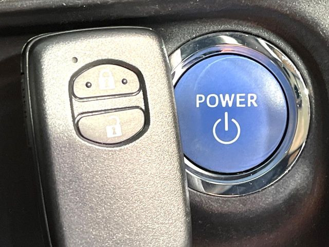 �y�X�}�[�g�L�[�z�J�o����|�P�b�g�ɓ��ꂽ�܂܂ł��h�A�̎{���E�������\�ȃX�}�[�g�L�[�𑕔��B�G���W���̃I���E�I�t�����J�M�����o���K�v����������Ƃ��Ă��֗��ł���