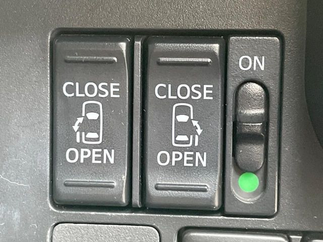 【両側パワースライドドア】スマートキーや運転席のスイッチで後席両側スライドドアの開閉が可能♪電動だから力を入れてドアを開ける必要が無く、小さなお子様でも簡単に開け閉めでき快適です♪