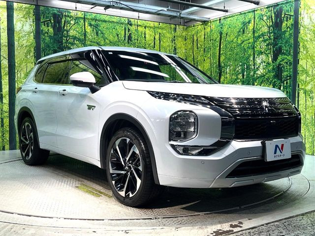 高透明度のガラス皮膜で撥水はもちろん、上質なツヤ・光沢を実現。紫外線や酸性雨から大切な愛車を保護し、色あせ・劣化を防止。「弾スプラッシュコート」、「弾プリミッサコート」からお選びいただけます。