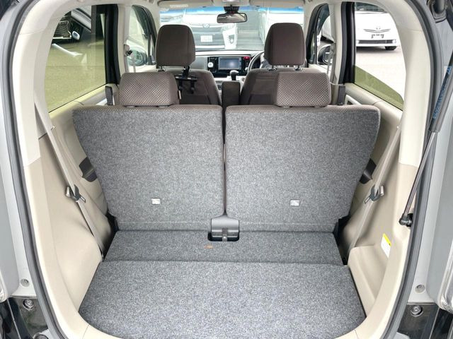 普段のお買い物や通勤、送迎等に十分な荷室スペースを確保しております。セカンドシートを倒すと、大きな荷物の積載も可能です♪