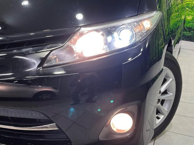 【HIDヘッドライト】非常に明るく前方を照らしてくれるので、悪天候や夜間の走行時も視界良好で安心してお乗りいただけます。