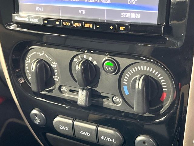 寒い冬も暑い夏も全席に快適な空調を届けてくれる、ダイヤル式エアコンを装備♪