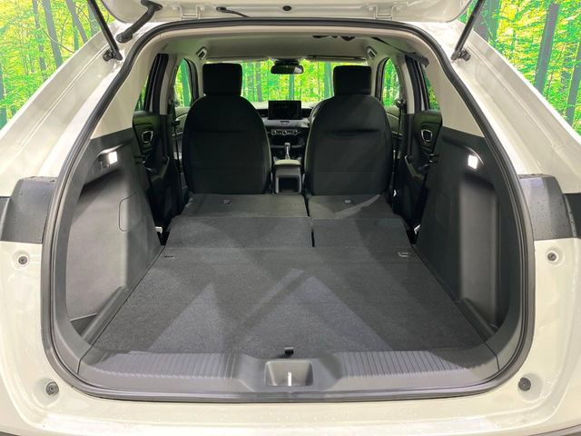 普段のお買い物や通勤、送迎等に十分な荷室スペースを確保しております。セカンドシートを倒すと、大きな荷物の積載も可能です♪