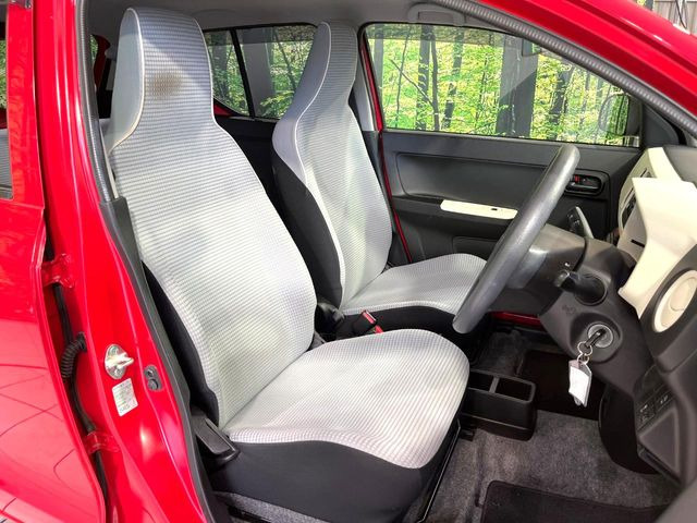 運転席シート廻りは使用感も少なく、良好な状態となっています。丁寧に使われていたことがよくわかりますね。