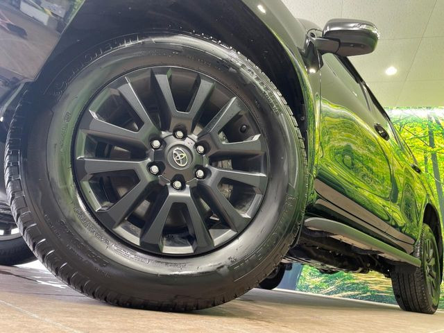 【純正18インチアルミホイール】外観にマッチした純正アルミホイールを装着しております。各種社外アルミホイールや、スタッドレスタイヤも取扱いしております。是非ご相談ください♪
