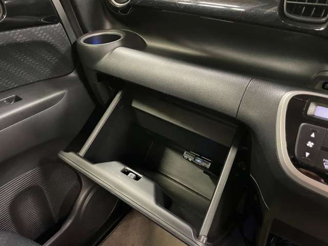 全車クリーニング済み!目立つ傷、汚れ、へたりなどなくコンディション良好です!!